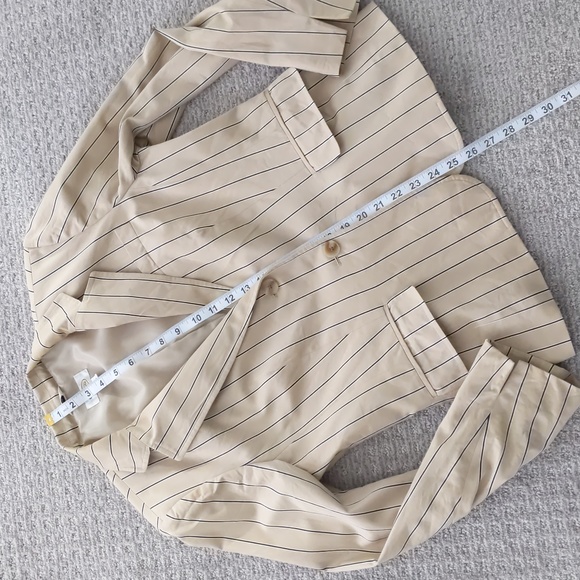 GORGEOUS Talbots Khaki Pinstripe 3 Pocket Blazer, Size 10 - Picture 6 of 11